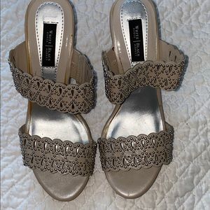 WHBM JAZLY Tan Embellished Platform Sandals 6 NEW